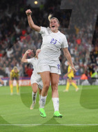 FUSSBALL - Frauen EM 2022: Die Engländerin Alessia Russo erzielt mit einem Hackentrick das dritte Tor im Halbfinal gegen Schweden