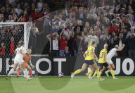 FUSSBALL - Frauen EM 2022: Die Engländerin Alessia Russo erzielt mit einem Hackentrick das dritte Tor im Halbfinal gegen Schweden