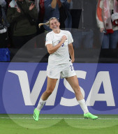 FUSSBALL - Frauen EM 2022: Die Engländerin Alessia Russo erzielt mit einem Hackentrick das dritte Tor im Halbfinal gegen Schweden
