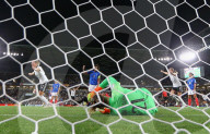 FUSSBALL - Alexandra Popp schiesst Deutschland in den Final der Frauen EM 2022