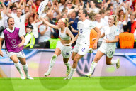 FUSSBALL -  EURO 2022 Frauen: Chloe Kelly erzielt Siegestor für England