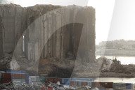 NEWS - Ständige Mahnung an die Explosion im August 2020: Die Ruinen der Getreidesilos im Hafen von Beirut