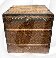 FEATURE - Das 12-Pfund-Geschenk eines Vaters für seine Tochter, eine Louis Vuitton-Truhe, wurde für 7300 Pfund versteigert