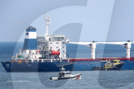 NEWS - Das mit ukrainischem Getreide beladene Schiff Razoni im Bosporus