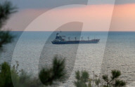 NEWS - Das mit ukrainischem Getreide beladene Schiff Razoni im Bosporus