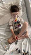 SCHICKSALE - Frische Luft kann für ihn tödlich sein: Der fünfjährige Albie Tilford aus Preston hat den seltenen Gen-Defekt CGD