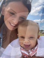 SCHICKSALE - Die kleine Aria Kean aus Suffolk braucht zwei Wochen nach einer OP am offenen Herzen wahrscheinlich eine Leberspende von ihrem Vater