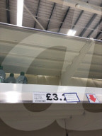 NEWS - GB: Das Trinkwasser in den Supermarkt Regalen wird knapp