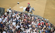NEWS -  Italien: Das traditionelle Palio Pferderennen in Siena