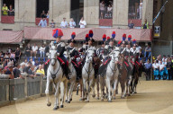 NEWS -  Italien: Das traditionelle Palio Pferderennen in Siena