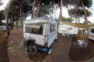 NEWS - Der zerstörte Campingplatz "La Dolce Vit"a nach dem Sturm auf Korsika in Calvi
