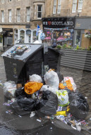 NEWS - In Schottlands Hauptstadt türmt sich der Müll: Streik der Müllarbeiter in Edinburgh für mehr Lohn