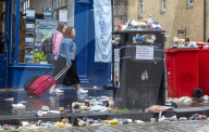 NEWS - In Schottlands Hauptstadt türmt sich der Müll: Streik der Müllarbeiter in Edinburgh für mehr Lohn