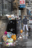 NEWS - In Schottlands Hauptstadt türmt sich der Müll: Streik der Müllarbeiter in Edinburgh für mehr Lohn
