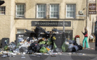 NEWS - In der zweiten Woche des Müllstreiks in Edinburgh häufen sich die Abfälle