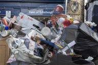 NEWS - In der zweiten Woche des Müllstreiks in Edinburgh häufen sich die Abfälle