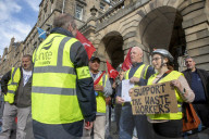 NEWS - In der zweiten Woche des Müllstreiks in Edinburgh häufen sich die Abfälle