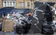 NEWS - In der zweiten Woche des Müllstreiks in Edinburgh häufen sich die Abfälle