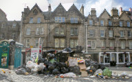 NEWS - In der zweiten Woche des Müllstreiks in Edinburgh häufen sich die Abfälle