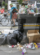NEWS - In der zweiten Woche des Müllstreiks in Edinburgh häufen sich die Abfälle