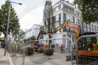 Billionaire closes main road in South Kensington for gardening work