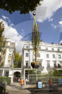 Billionaire closes main road in South Kensington for gardening work