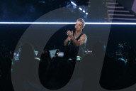 PEOPLE - Robbie Williams bei seinem Konzert auf dem Messegelände in München
