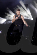 PEOPLE - Robbie Williams bei seinem Konzert auf dem Messegelände in München