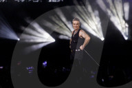PEOPLE - Robbie Williams bei seinem Konzert auf dem Messegelände in München