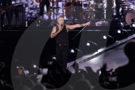 PEOPLE - Robbie Williams bei seinem Konzert auf dem Messegelände in München