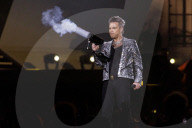PEOPLE - Robbie Williams bei seinem Konzert auf dem Messegelände in München
