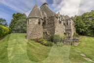 FEATURE - Schottisches Schloss im Angebot: Powrie Castle wurde in ein Wohnhaus umgewandelt und steht für 625'000 Pfund zum Verkauf