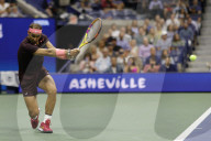 TENNIS - US Open: Rafael Nadal siegt mit blutiger Nase gegen Fabio Fognini