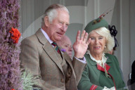 ROYALS - Prinz Charles und Camilla erfeuen sich an den Highland Games