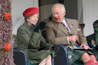 ROYALS - Prinz Charles und Camilla erfeuen sich an den Highland Games