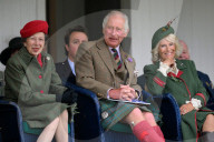 ROYALS - Prinz Charles und Camilla erfeuen sich an den Highland Games