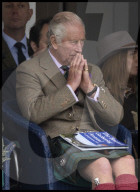 ROYALS - Prinz Charles und Camilla erfeuen sich an den Highland Games