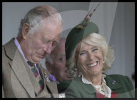 ROYALS - Prinz Charles und Camilla erfeuen sich an den Highland Games