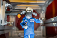 FEATURE - Shaun das Schaf will mit "Artemis I" zum Mond