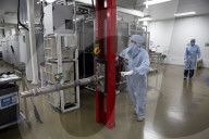 Labour pledges to create 30,000 jobs at electric car battery gigafactories
