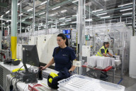 Labour pledges to create 30,000 jobs at electric car battery gigafactories
