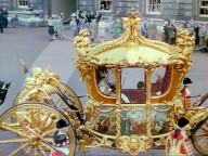 ROYALS - Queen Elizabeth II stirbt mit 96 Jahren: Dokumentarfilm "A Queen Is Crowned" von 1953