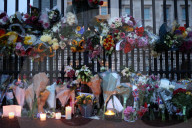 ROYALS - Queen Elizabeth II stirbt mit 96 Jahren: Blumen und Ehrungen vor dem Buckingham Palast