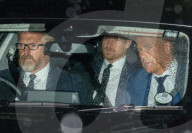 ROYALS - Tod von Queen Elizabeth: Prinz Harry kommt kurz nach dem Tod seiner Großmutter in Balmoral an