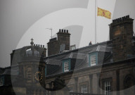 ROYALS - Tod von Queen Elizabeth: Todesanzeige am Holyroodhouse in Edinburgh