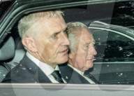 ROYALS - Tod von Queen Elizabeth: König Charles III fährt zum Flughafen Aberdeen