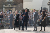 ROYALS - Tod von Queen Elizabeth: Prinz William, Catherine, Prinz Harry und Meghan gemeinsam vor dem Schloss Windsor