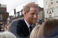ROYALS - Tod von Queen Elizabeth: Prinz William, Catherine, Prinz Harry und Meghan gemeinsam vor dem Schloss Windsor