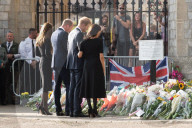 ROYALS - Tod von Queen Elizabeth: Prinz William, Catherine, Prinz Harry und Meghan gemeinsam vor dem Schloss Windsor