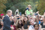 ROYALS - Tod von Queen Elizabeth: Prinz William, Catherine, Prinz Harry und Meghan gemeinsam vor dem Schloss Windsor